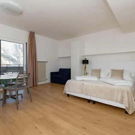 Hotel apartamentowy Torbole 3*